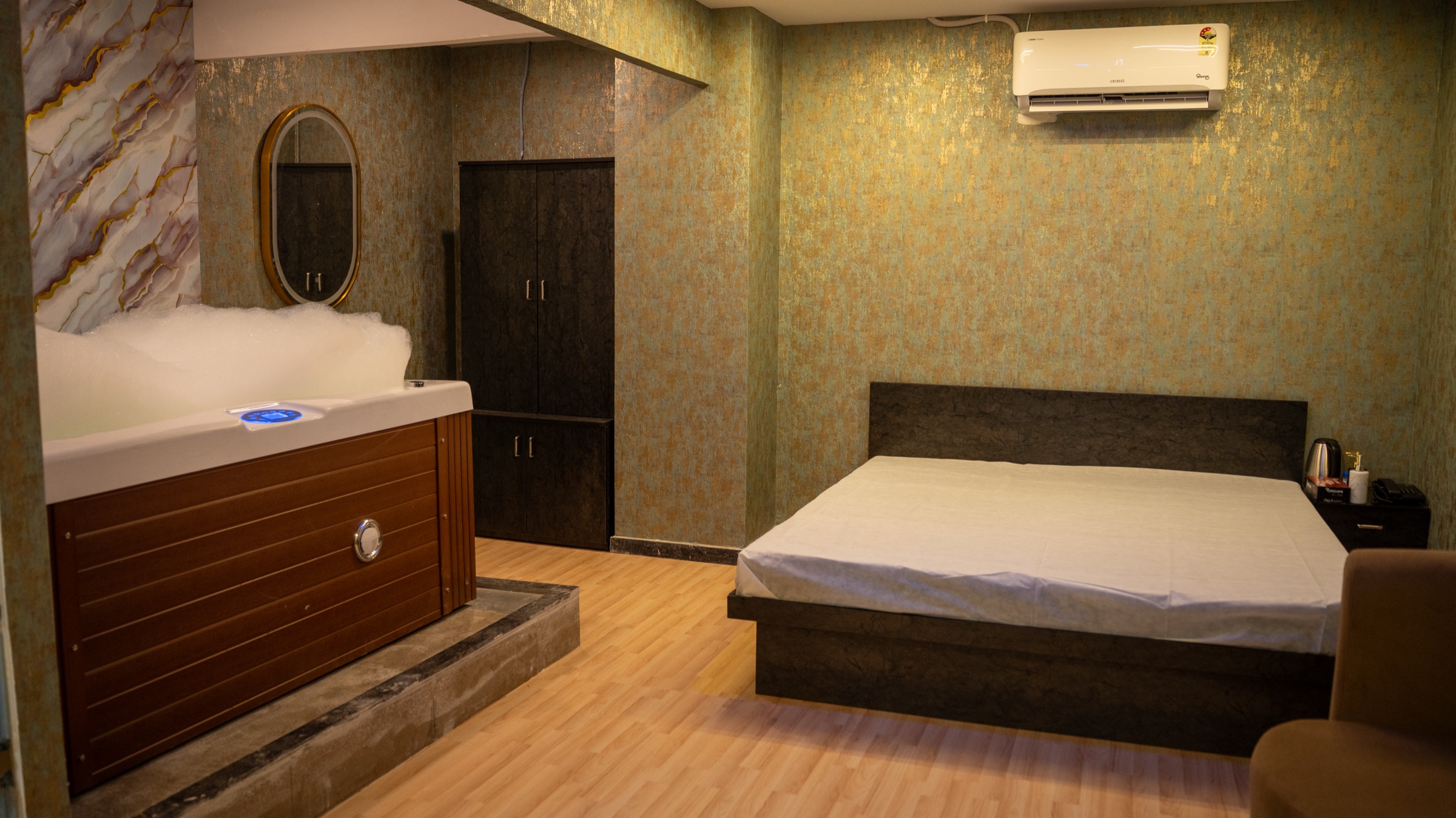 Private jacuzzi room at Aurora International Spa