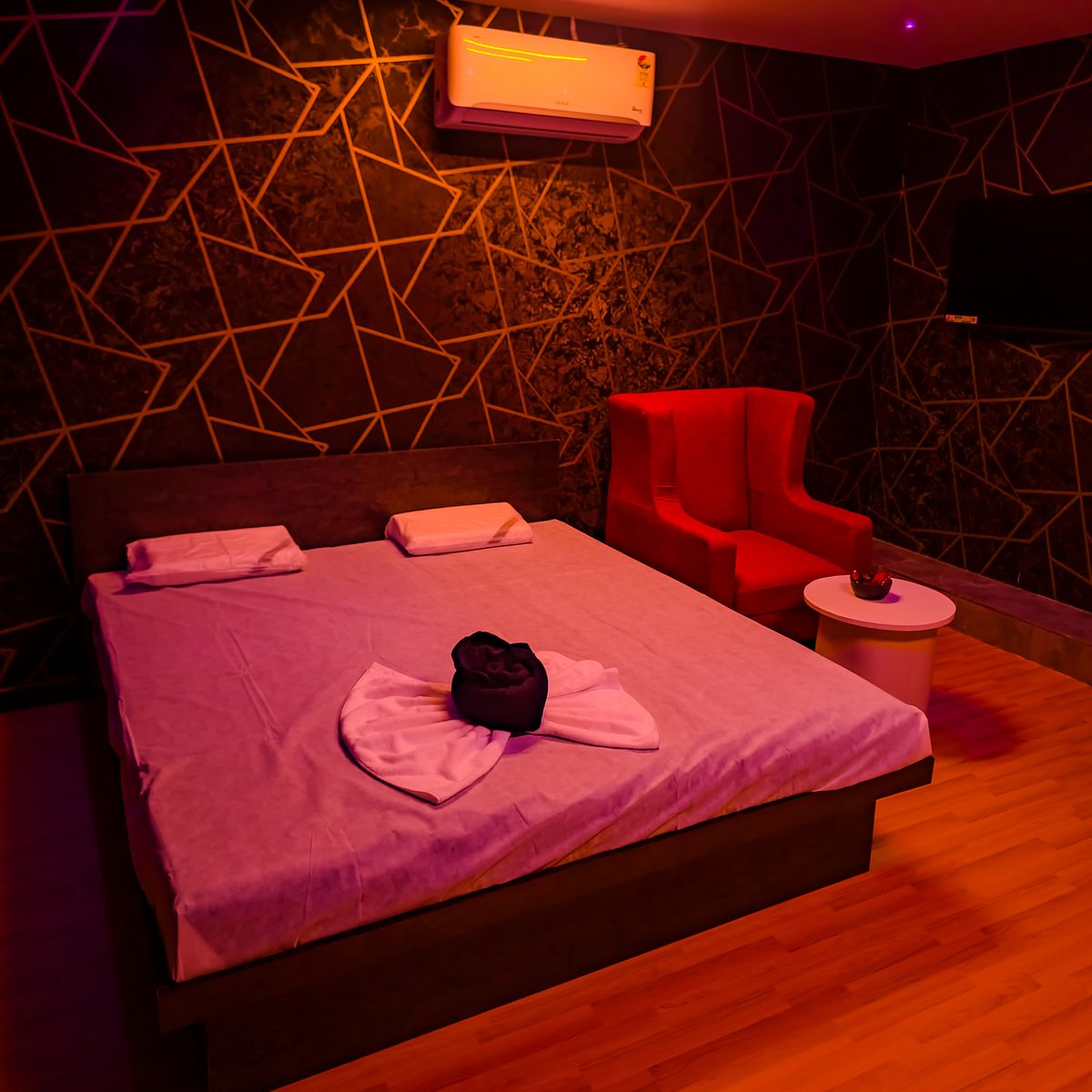 Private room with warm ambient lighting at Aurora International Spa